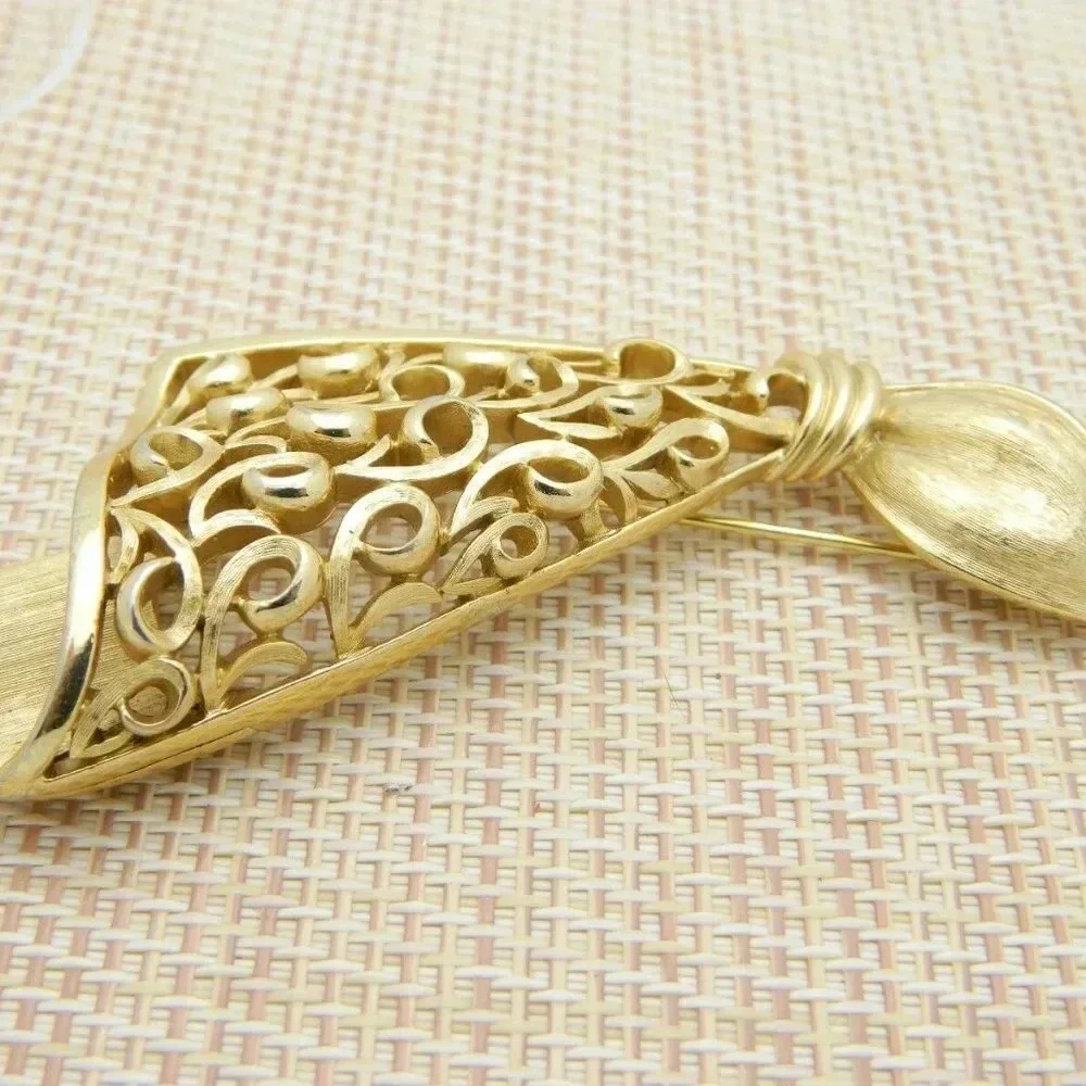 CROWN TRIFARI Gold Tone Mid Century Swirl Abstract